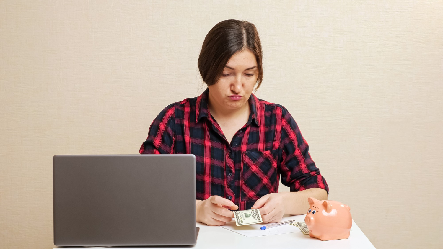 Como Gerenciar Dívidas e Construir uma Reserva de Emergência para Mulheres